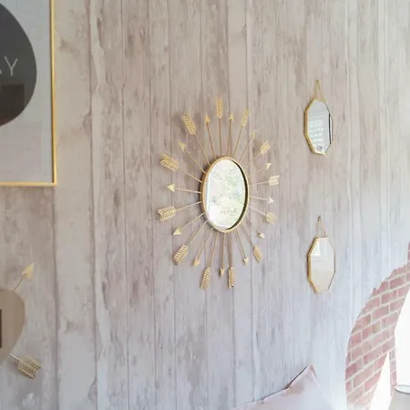 Rose Apartment *